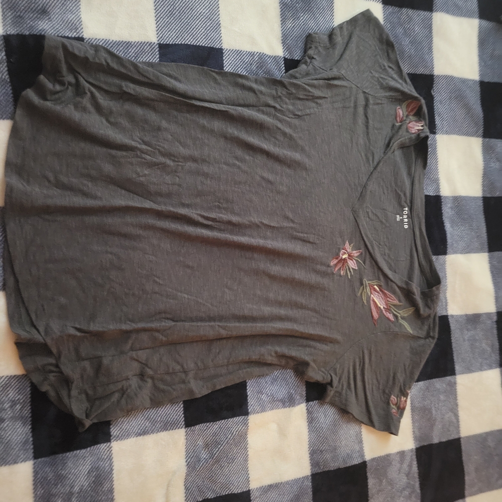 Torrid Gray w/Burgundy Floral Embroidered VNeck Top Perfect Alone or for L